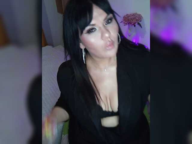 Brunetochkaaa live cam on BongaCams