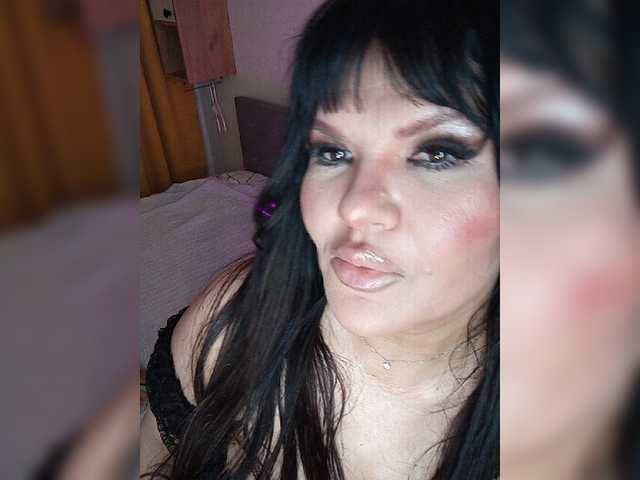 Brunetochkaaa live webcam show