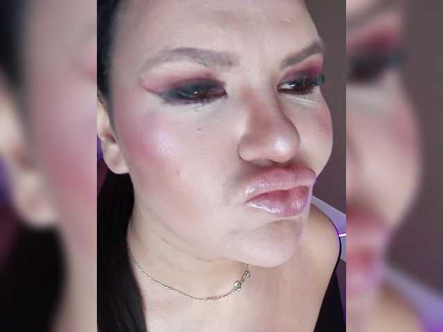 Brunetochkaaa live cam preview