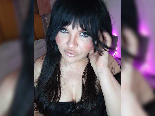 Brunetochkaaa live webcam show