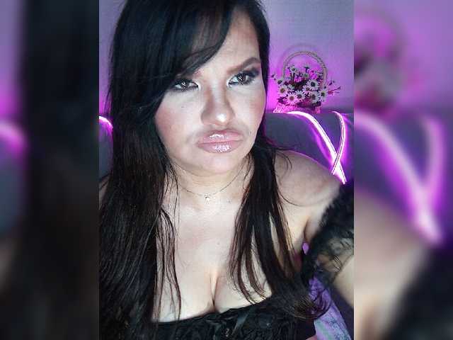 Brunetochkaaa live cam on BongaCams