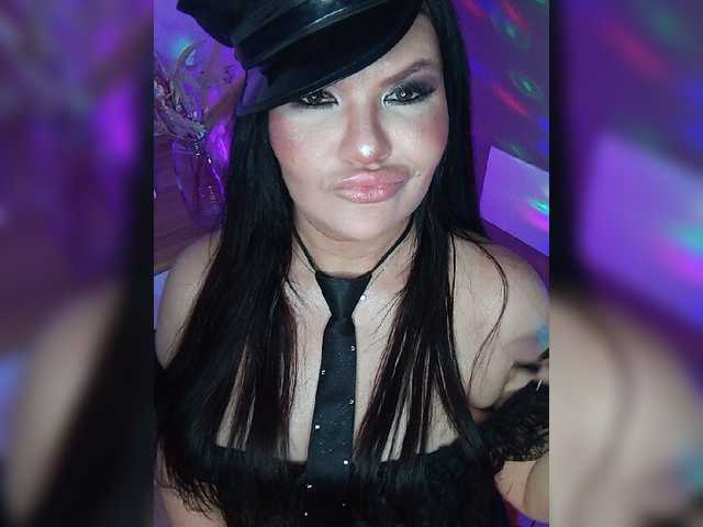 Brunetochkaaa live cam on BongaCams