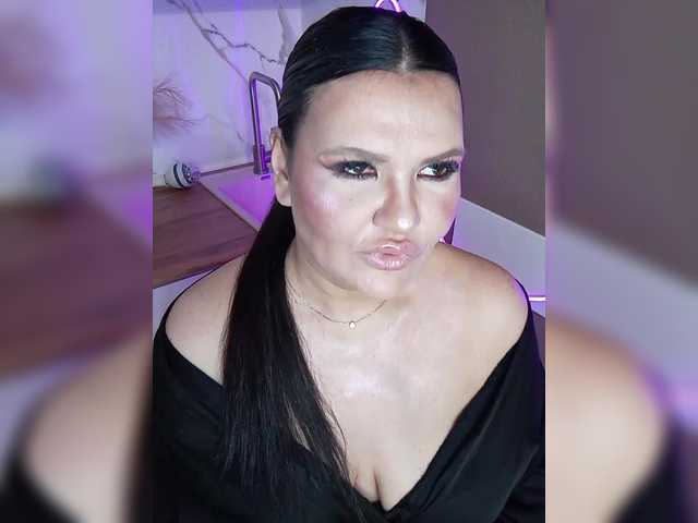 Brunetochkaaa live cam on BongaCams