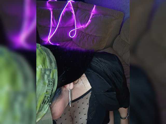 Brunetochkaaa live cam preview