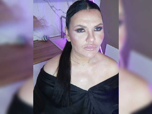 Brunetochkaaa live cam on BongaCams