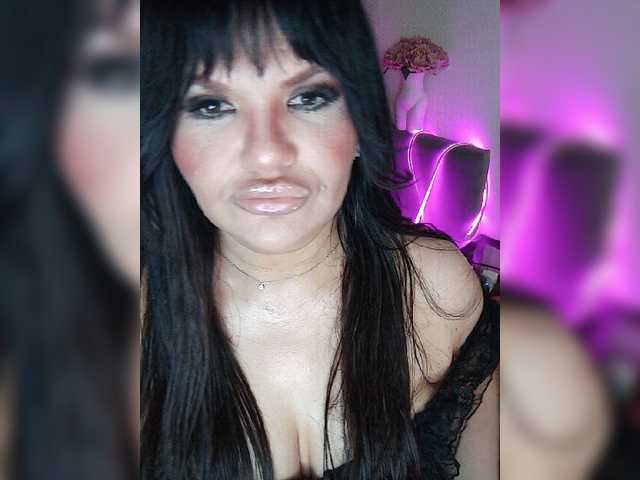 Brunetochkaaa live webcam show