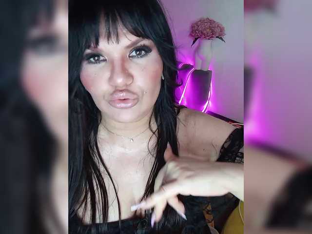 Brunetochkaaa live webcam show