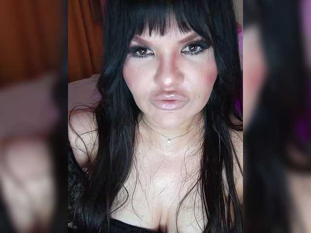 Brunetochkaaa live webcam show