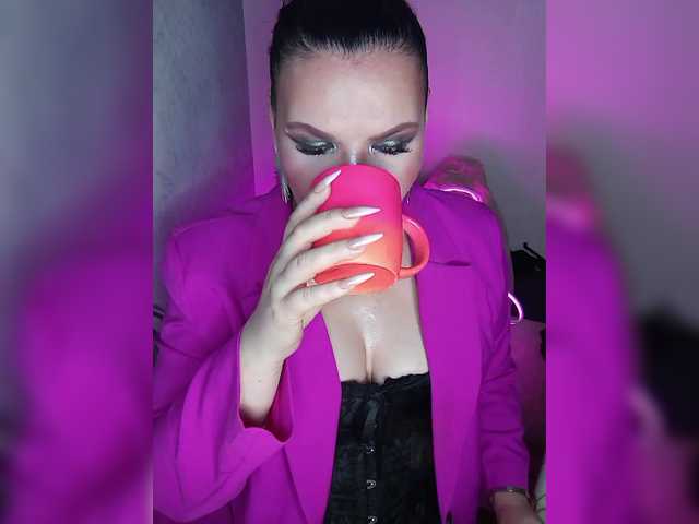 Brunetochkaaa live webcam show