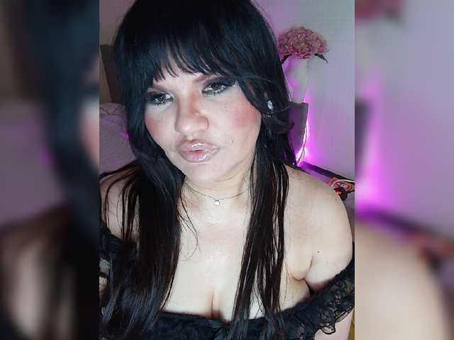 Brunetochkaaa live webcam show