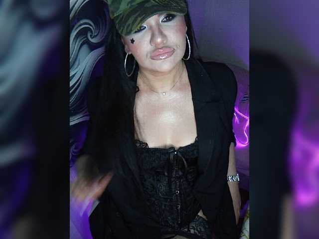 Brunetochkaaa live cam on BongaCams