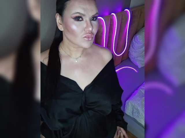 Brunetochkaaa live cam preview