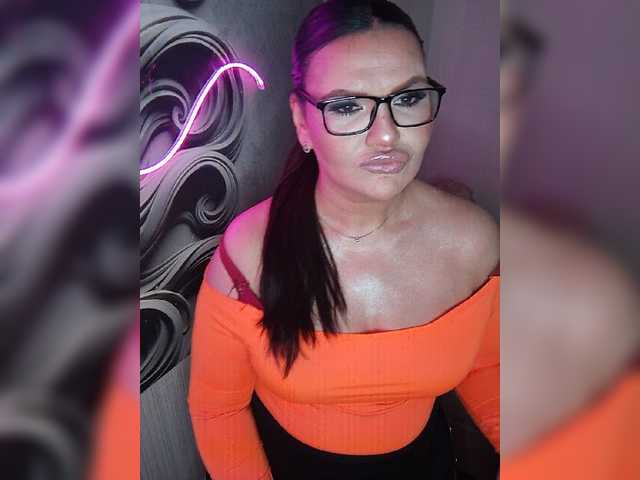 Brunetochkaaa's BongaCams show and profile