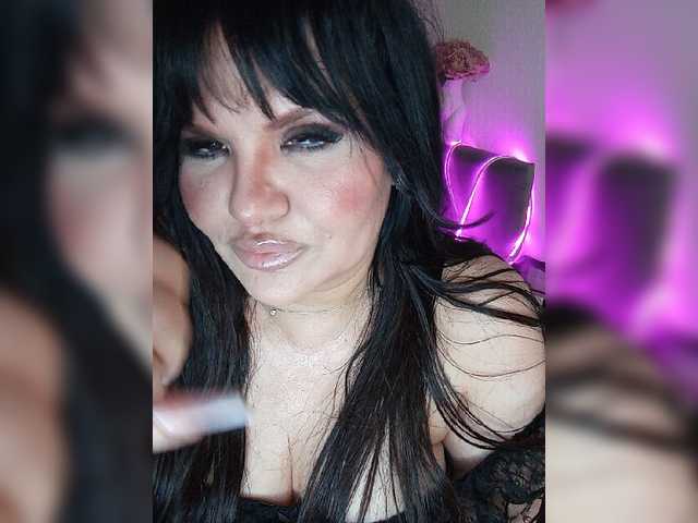 Brunetochkaaa live webcam show