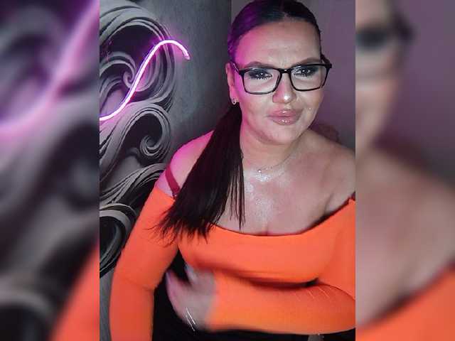 Brunetochkaaa's BongaCams show and profile