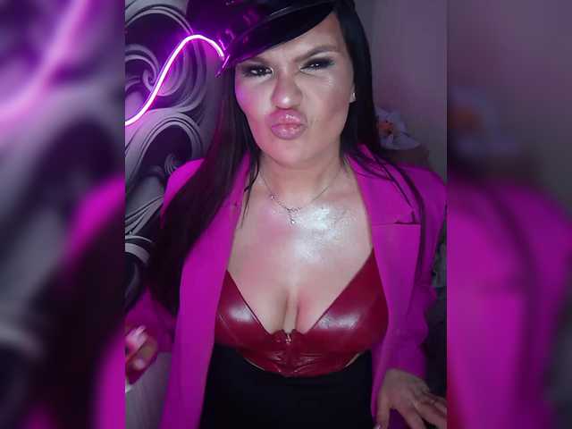 Brunetochkaaa's BongaCams show and profile