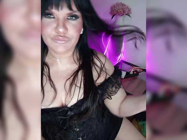 Brunetochkaaa live webcam show