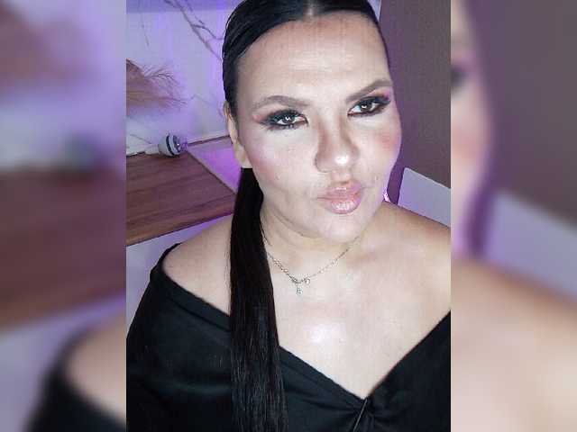 Brunetochkaaa live cam preview
