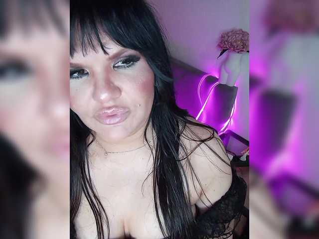 Brunetochkaaa live webcam show