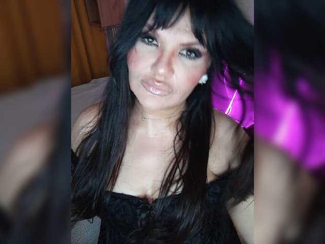 Brunetochkaaa live webcam show