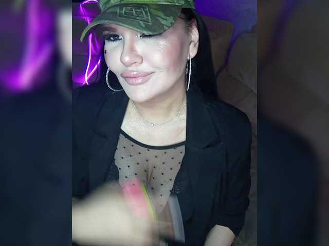 Brunetochkaaa live cam preview