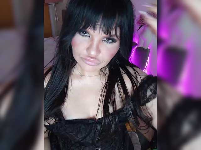 Brunetochkaaa live webcam show
