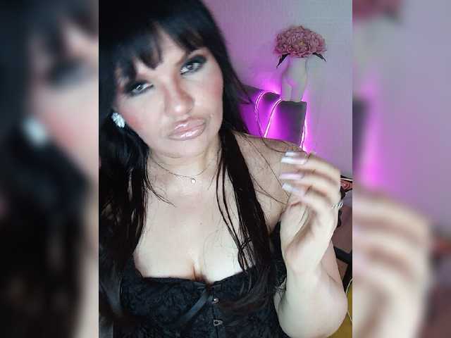 Brunetochkaaa live webcam show
