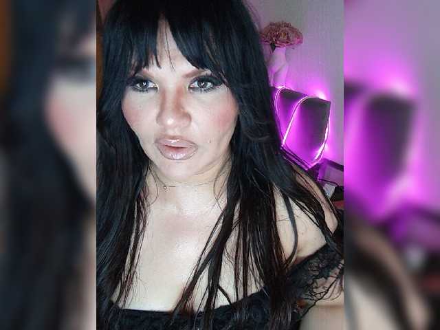 Brunetochkaaa live webcam show
