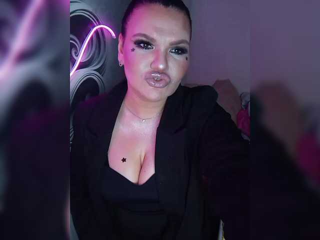 Brunetochkaaa's BongaCams show and profile