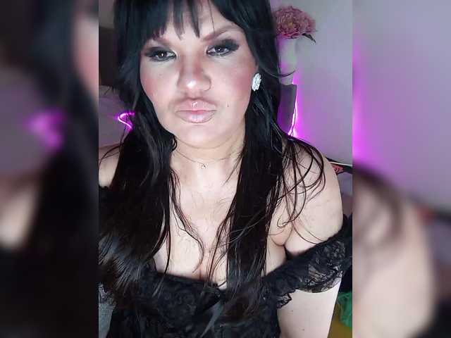 Brunetochkaaa live webcam show