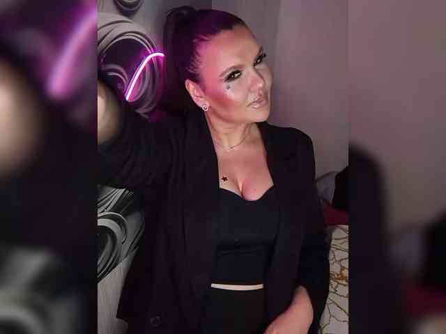 Brunetochkaaa webcam