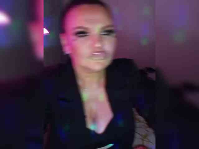 Brunetochkaaa webcam