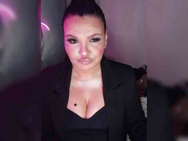 Brunetochkaaa webcam