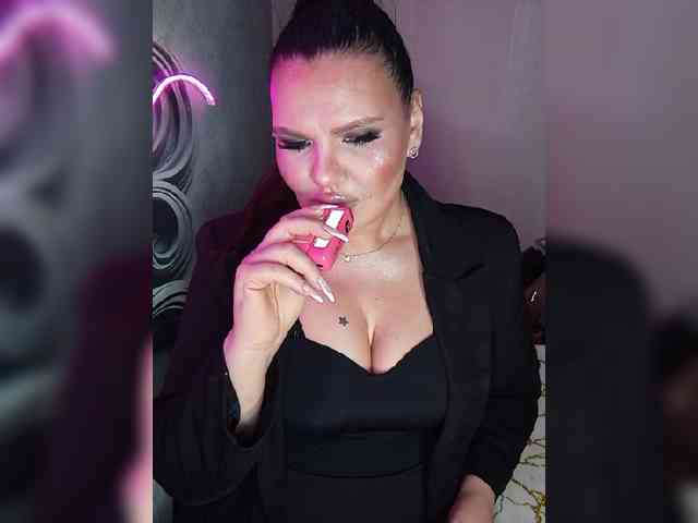 Brunetochkaaa webcam