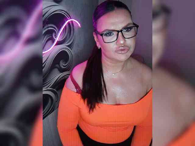 Brunetochkaaa webcam