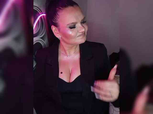 Brunetochkaaa webcam