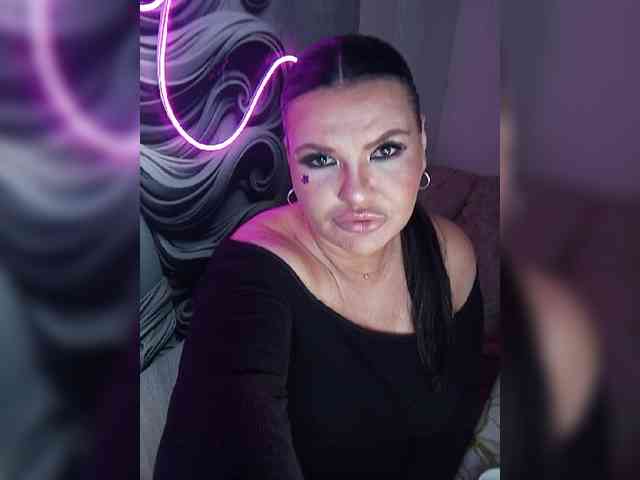Brunetochkaaa webcam