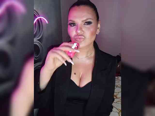 Brunetochkaaa webcam