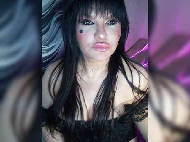 Brunetochkaaa webcam