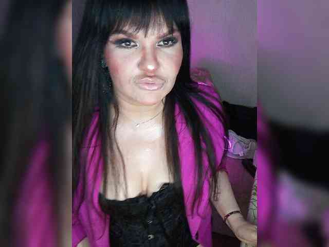 Brunetochkaaa webcam