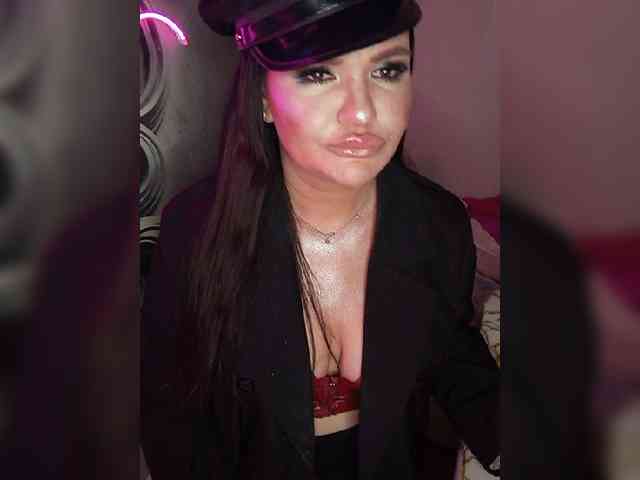 Brunetochkaaa webcam