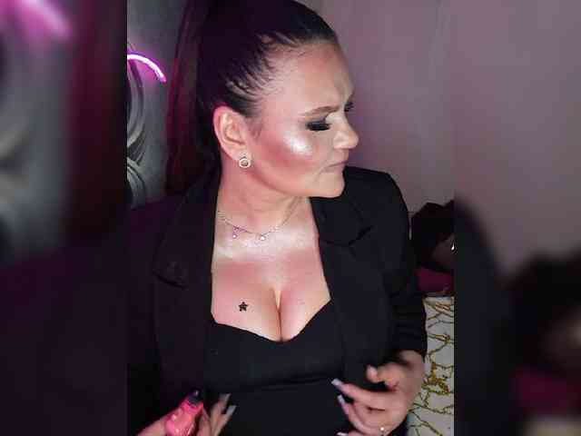 Brunetochkaaa webcam