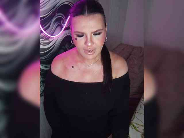 Brunetochkaaa webcam