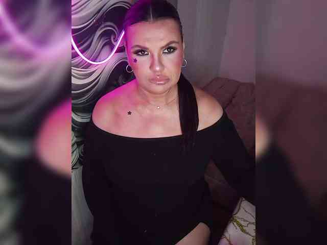Brunetochkaaa webcam