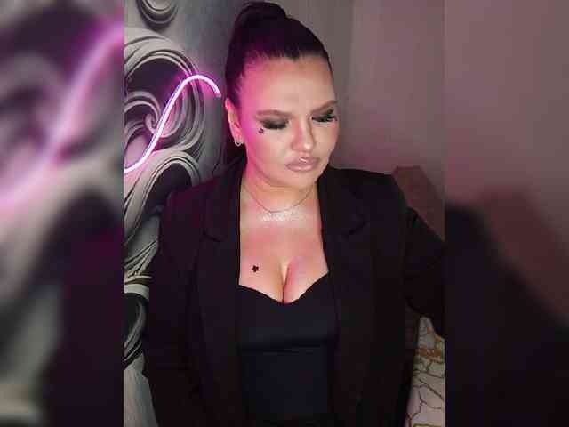 Brunetochkaaa webcam