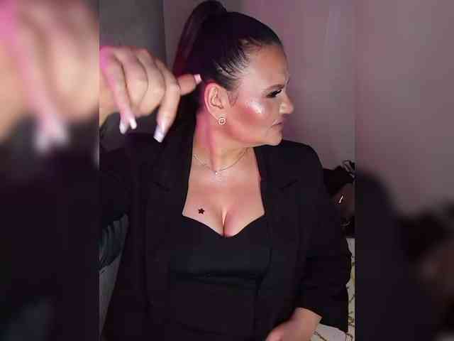 Brunetochkaaa webcam