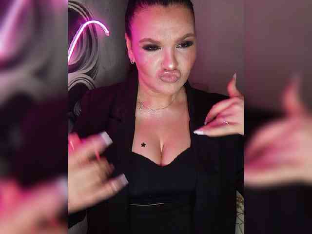 Brunetochkaaa webcam