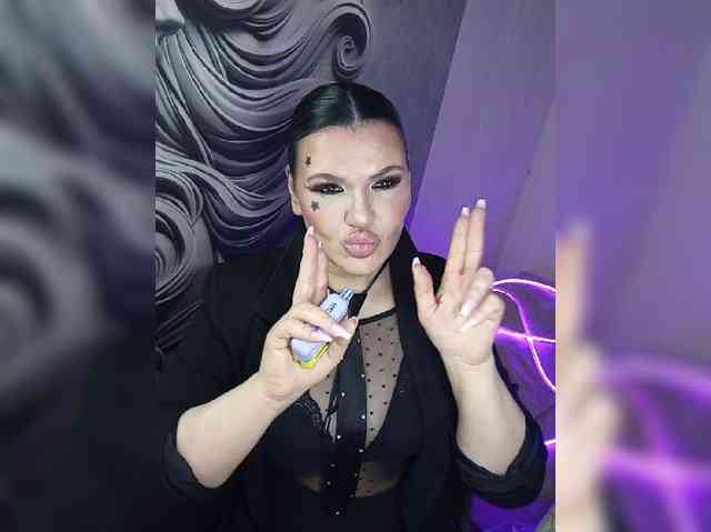 Brunetochkaaa webcam