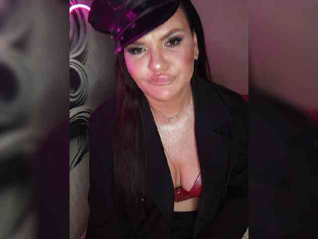 Brunetochkaaa webcam