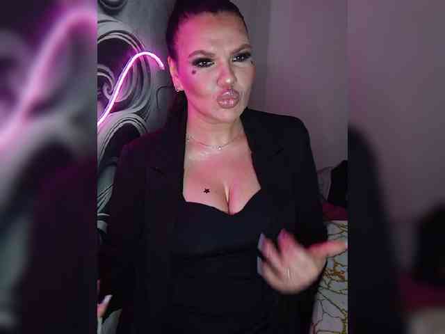 Brunetochkaaa webcam